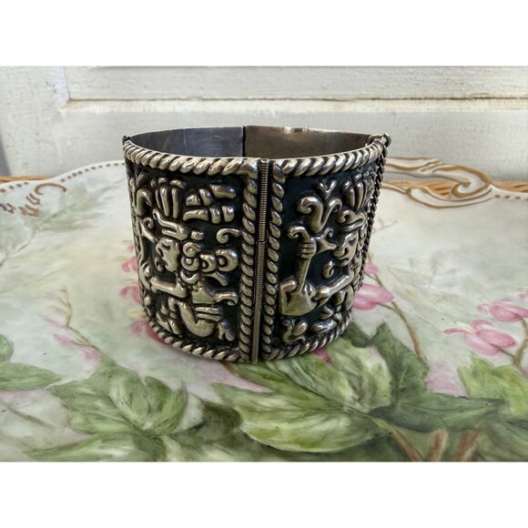 Vintage 60's Mexico 925 Sterling Wide Link Bracelet Aztec Warrior Repousse 68.6g - Picture 10 of 13